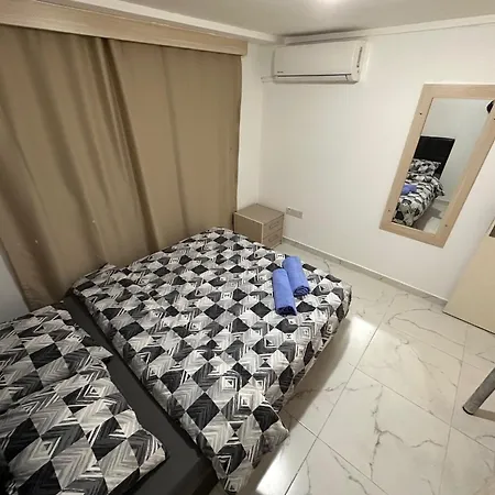 Διαμέρισμα Kyrenia Center, 2 Bedroom, 1 Living Room, Residential *