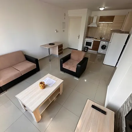 Kyrenia Center, 2 Bedroom, 1 Living Room, Residential Apartamento *